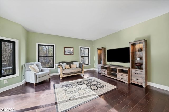 16 William Way, Washington Twp., NJ 07853