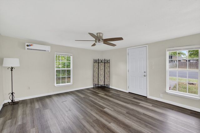 1008 Van Winkle Street, Weatherford, TX 76086