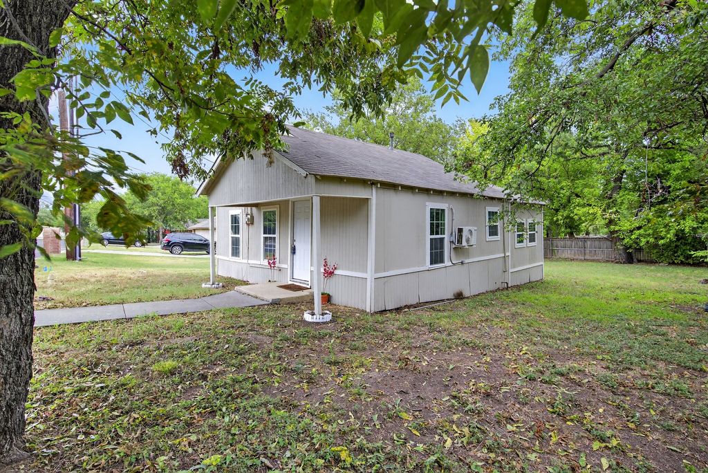 1008 Van Winkle Street, Weatherford, TX 76086