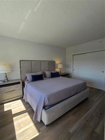 5601 Collins Avenue 520, Miami Beach, FL 33140