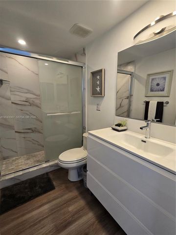 5601 Collins Avenue 520, Miami Beach, FL 33140