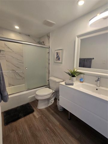 5601 Collins Avenue 520, Miami Beach, FL 33140
