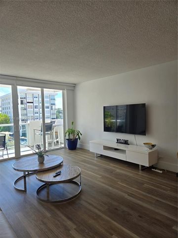 5601 Collins Avenue 520, Miami Beach, FL 33140
