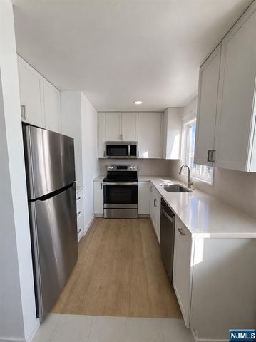 1309 15th Street, Fort Lee, NJ 07024