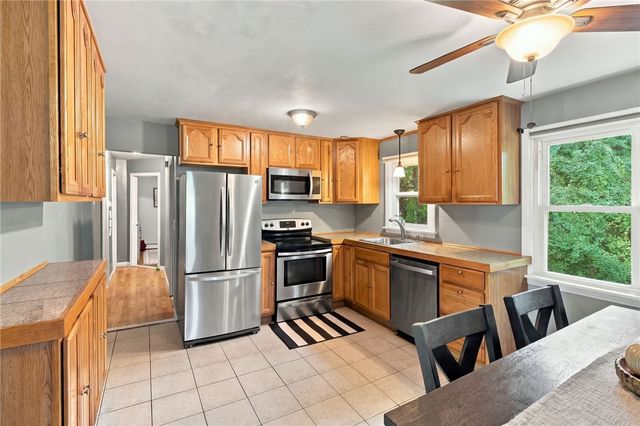 17 Pleasant View Circle, Smithfield, RI 02828