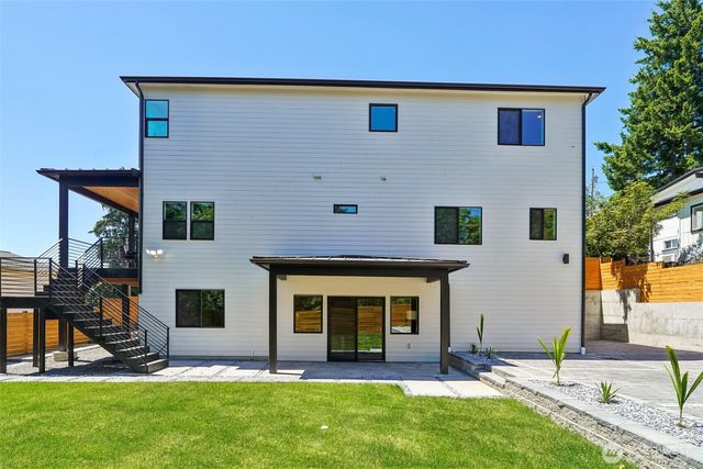 20818 S 9th Avenue, Des Moines, WA 98198