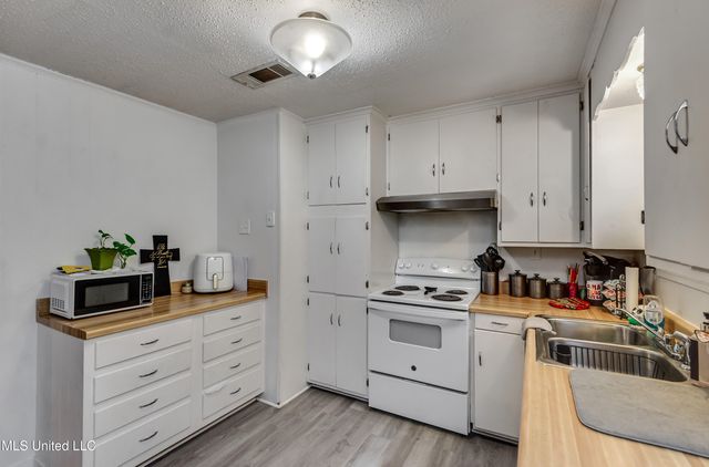 700 E Dewey Camp Drive, Florence, MS 39073