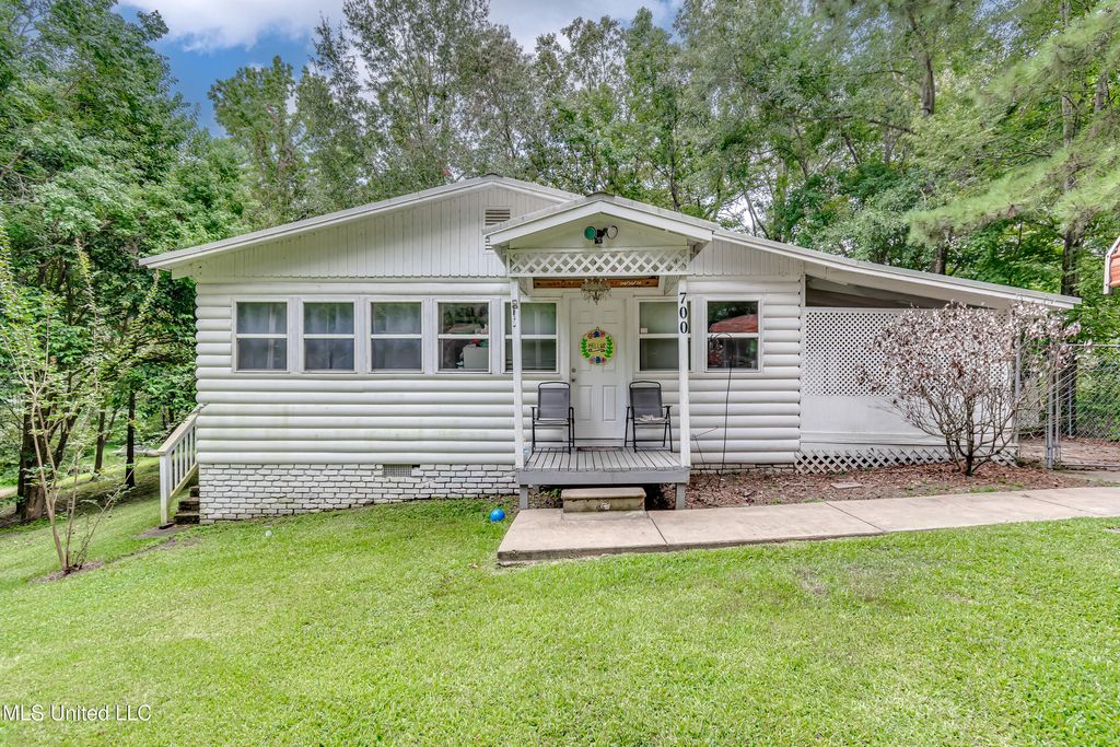 700 E Dewey Camp Drive, Florence, MS 39073