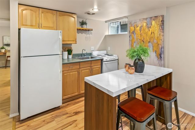 7515 17th Avenue NW, Seattle, WA 98117