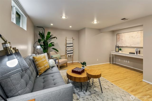 7515 17th Avenue NW, Seattle, WA 98117