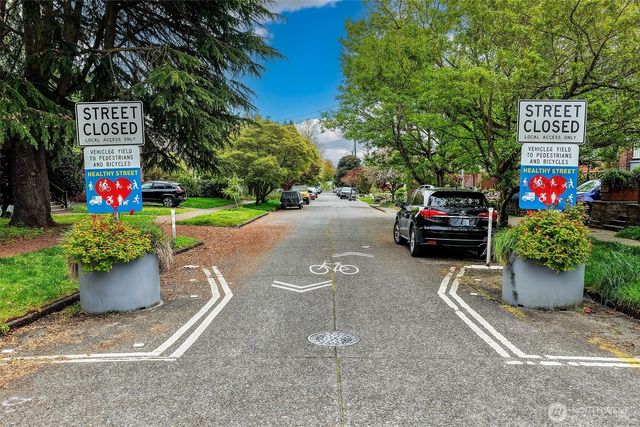 7515 17th Avenue NW, Seattle, WA 98117