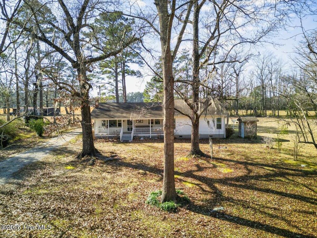 Image 7 of property listing at 765 George II Highway SE, Winnabow, NC 28479