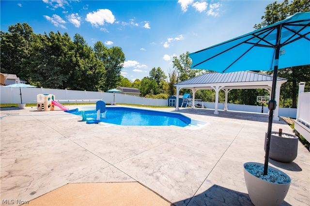 51 Sawmill Run Drive, Canfield, OH 44406