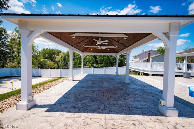 51 Sawmill Run Drive, Canfield, OH 44406