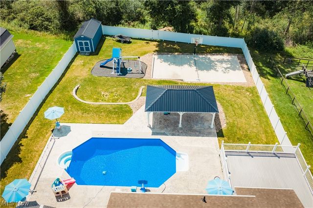 51 Sawmill Run Drive, Canfield, OH 44406