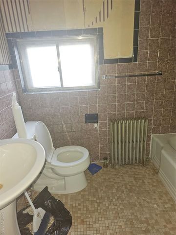 45 Arnold Avenue, West Babylon, NY 11704