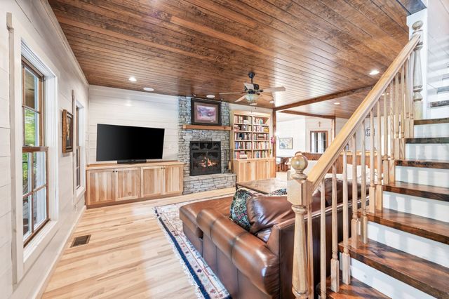 1168 Johnny Hall Rd, Burns, TN 37029