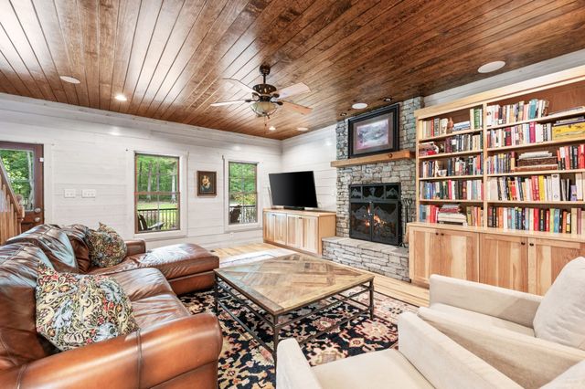 1168 Johnny Hall Rd, Burns, TN 37029