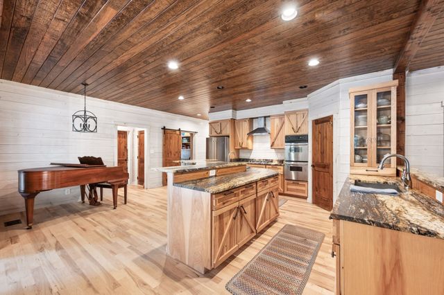 1168 Johnny Hall Rd, Burns, TN 37029