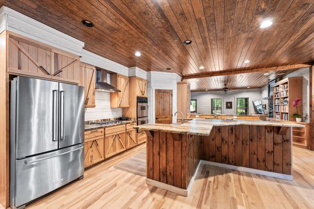 1168 Johnny Hall Rd, Burns, TN 37029