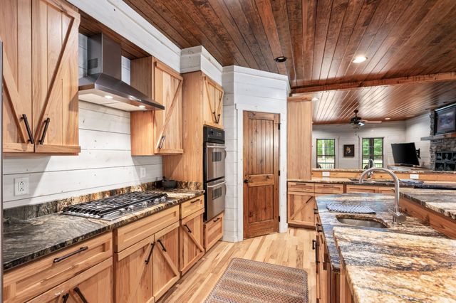 1168 Johnny Hall Rd, Burns, TN 37029