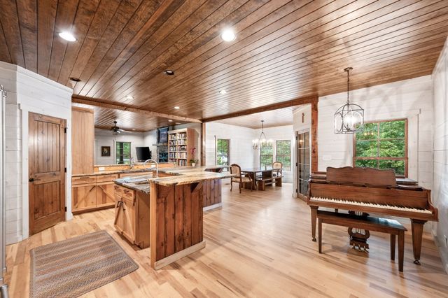 1168 Johnny Hall Rd, Burns, TN 37029