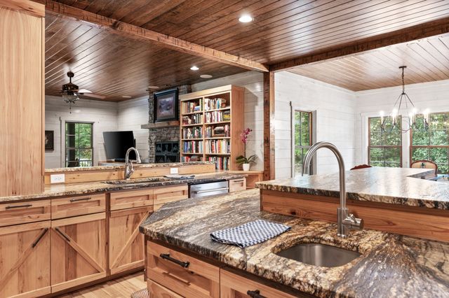 1168 Johnny Hall Rd, Burns, TN 37029