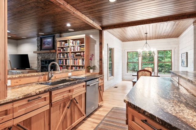 1168 Johnny Hall Rd, Burns, TN 37029