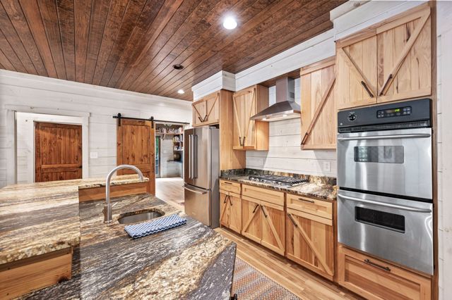 1168 Johnny Hall Rd, Burns, TN 37029