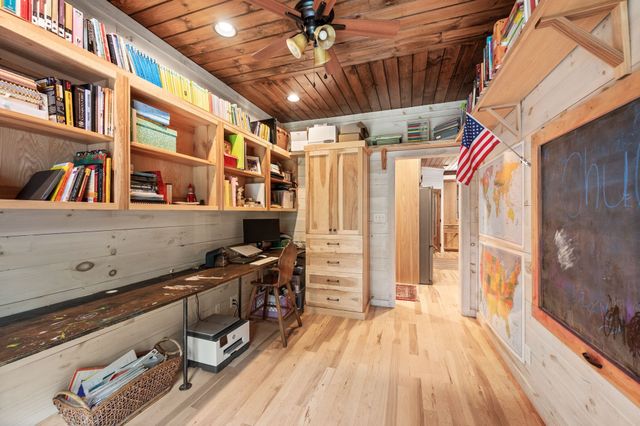 1168 Johnny Hall Rd, Burns, TN 37029