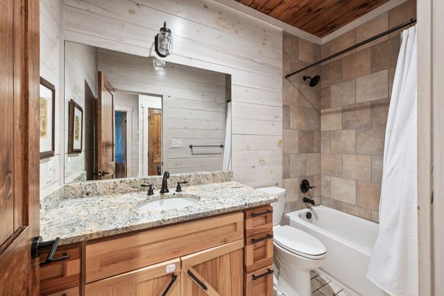 1168 Johnny Hall Rd, Burns, TN 37029