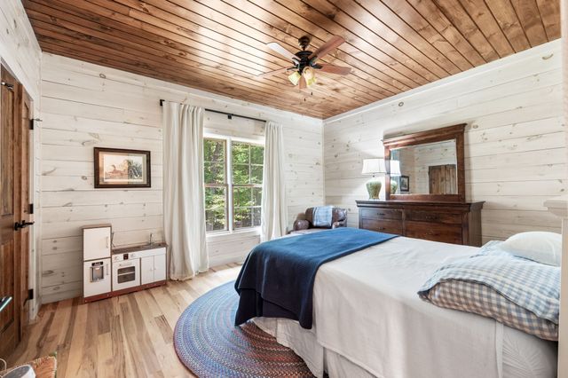 1168 Johnny Hall Rd, Burns, TN 37029