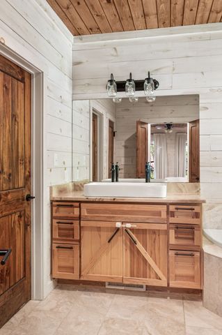 1168 Johnny Hall Rd, Burns, TN 37029