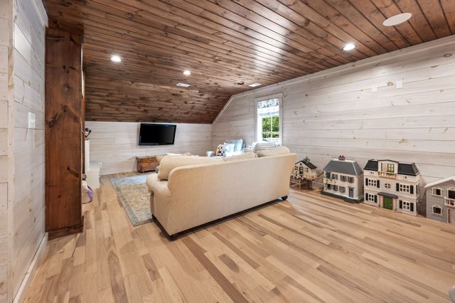 1168 Johnny Hall Rd, Burns, TN 37029