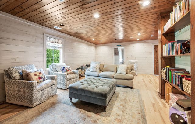 1168 Johnny Hall Rd, Burns, TN 37029