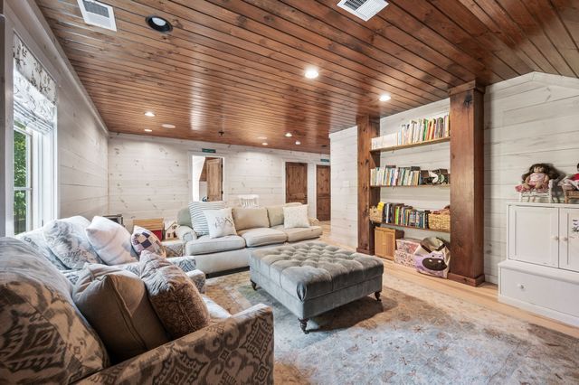 1168 Johnny Hall Rd, Burns, TN 37029