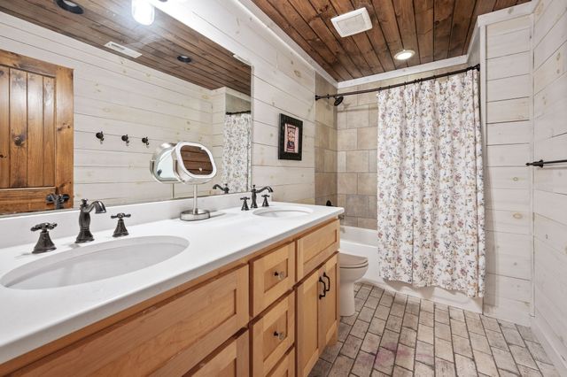 1168 Johnny Hall Rd, Burns, TN 37029