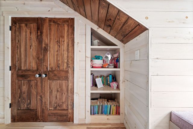 1168 Johnny Hall Rd, Burns, TN 37029