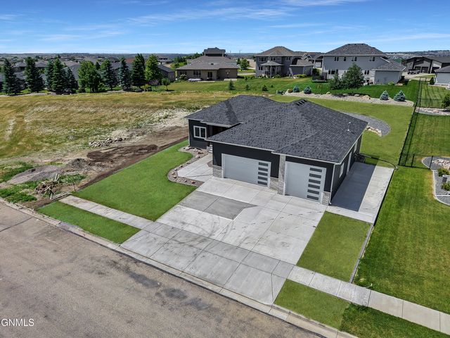 3916 Cogburn Road, Bismarck, ND 58503 property photo