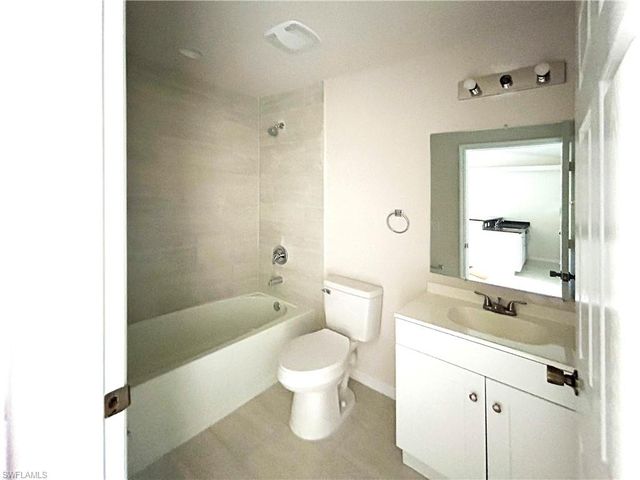 605 SE 14th ST, Cape Coral, FL 33990