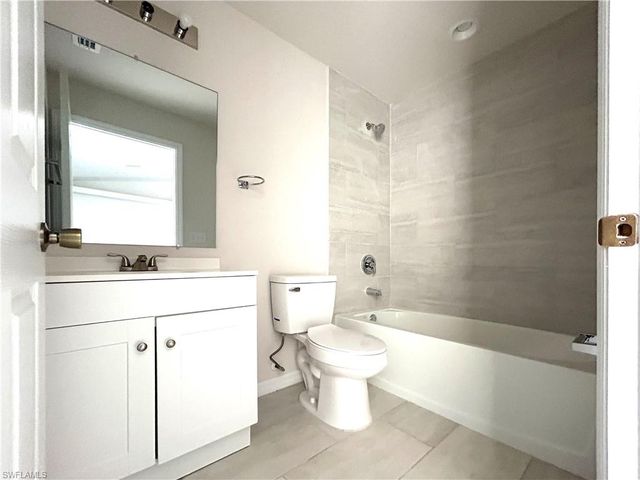 605 SE 14th ST, Cape Coral, FL 33990