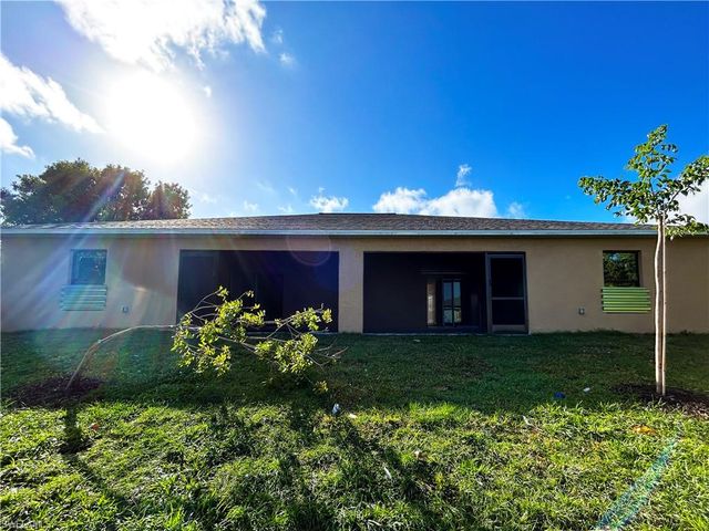 605 SE 14th ST, Cape Coral, FL 33990
