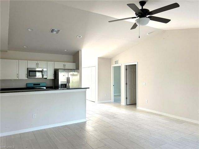 605 SE 14th ST, Cape Coral, FL 33990