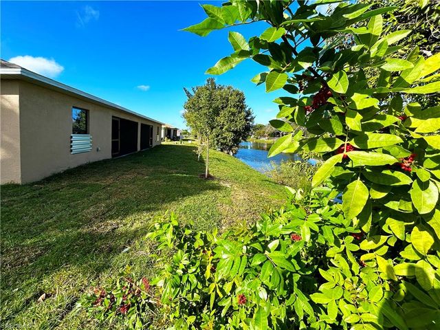 605 SE 14th ST, Cape Coral, FL 33990