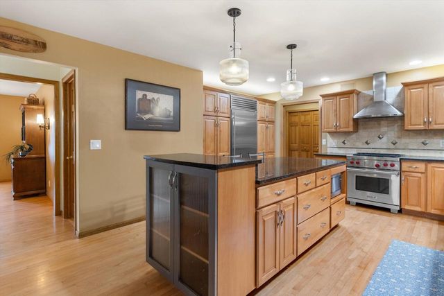 911 Eddington Drive, Sun Prairie, WI 53590