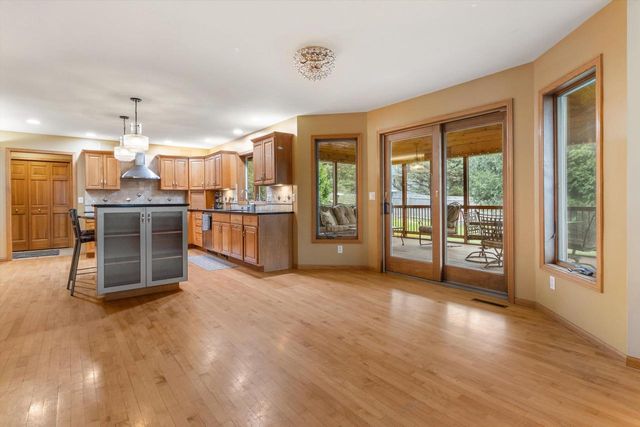 911 Eddington Drive, Sun Prairie, WI 53590