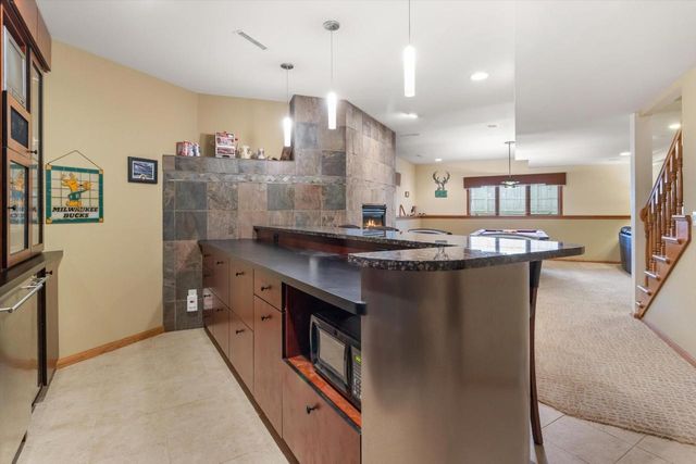 911 Eddington Drive, Sun Prairie, WI 53590