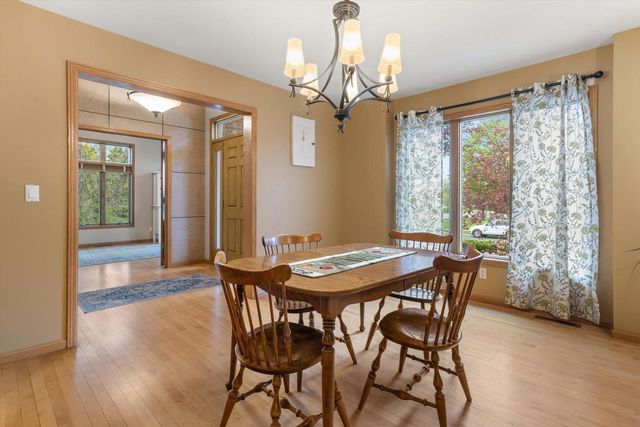 911 Eddington Drive, Sun Prairie, WI 53590