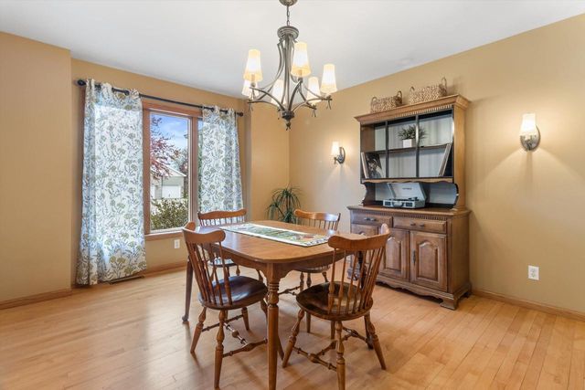 911 Eddington Drive, Sun Prairie, WI 53590