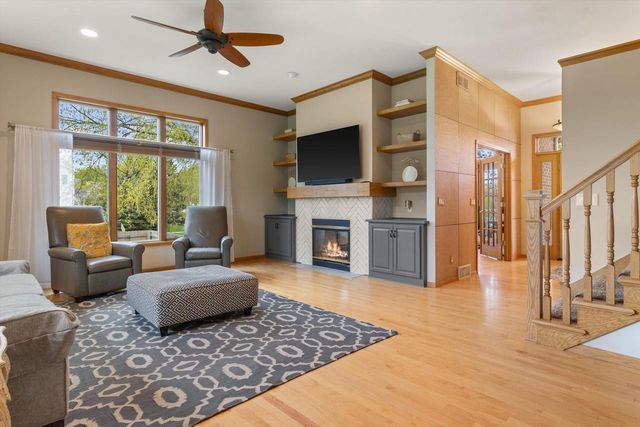 911 Eddington Drive, Sun Prairie, WI 53590